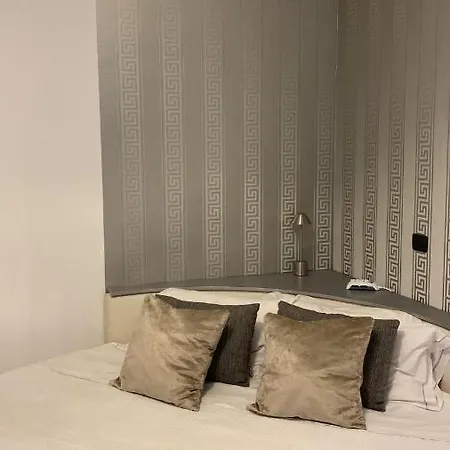 Oasi House * Milan